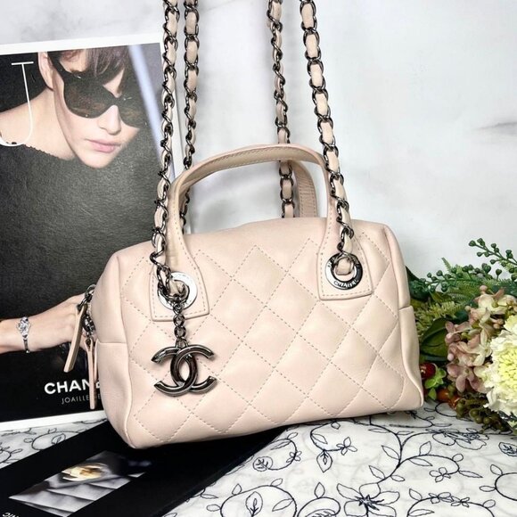 CHANEL Calfskin Quilted Feather Weight Bowling Bag Ivory Light Beige Purse - Picture 4 of 13